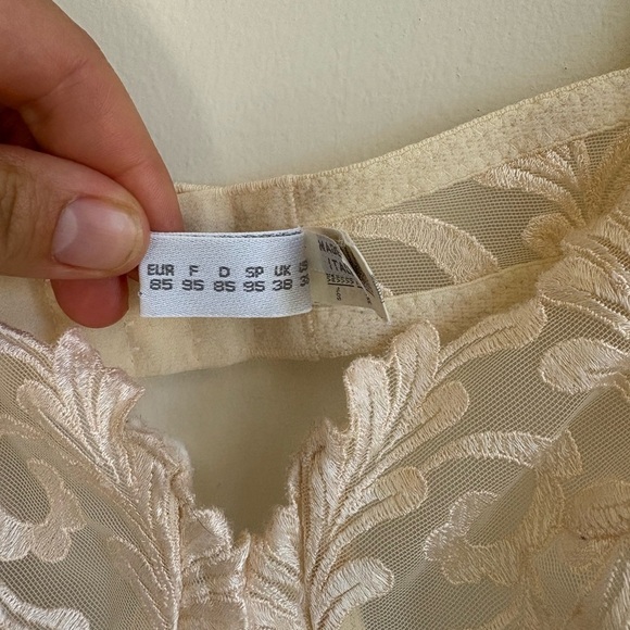 Vintage La Perla Elegant Cream Lace Bra - Size - Picture 4 of 6
